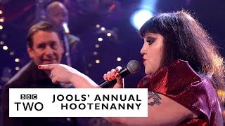 Beth Ditto – Young Hearts Run Free with Jools Holland amp His Rhythm amp Blues Orchestra [upl. by Nedac]