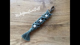 Makramee Schlüsselanhänger mit Holzperlen Anleitung  Macrame Key Chain with Pearls Tutorial DIY [upl. by Anoyek376]