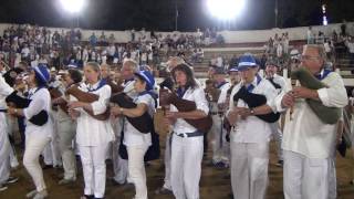 30 bohaires cornemuse landaise jouent LEncantada avec Joan de Nadau à Soustons [upl. by Terpstra]