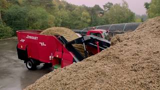 Zelfrijdende voermengwagen  selfpropelled feed mixer  Triotrac New Edition  TRIOLIET [upl. by Eneroc]