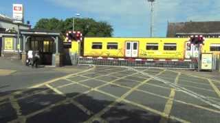 Birkdale Level Crossing [upl. by Eiramlatsyrc976]