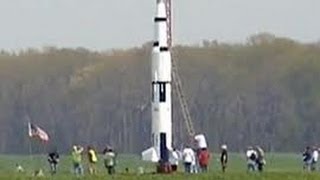 STEVE EVES SATURN V MODEL ROCKET RECORD FLIGHT VIDEO Roy Dawson [upl. by Annahavas]