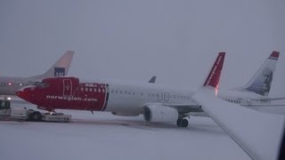 Oslo Airport Gardermoen Winter operations Landing amp taxiing [upl. by Nealey]